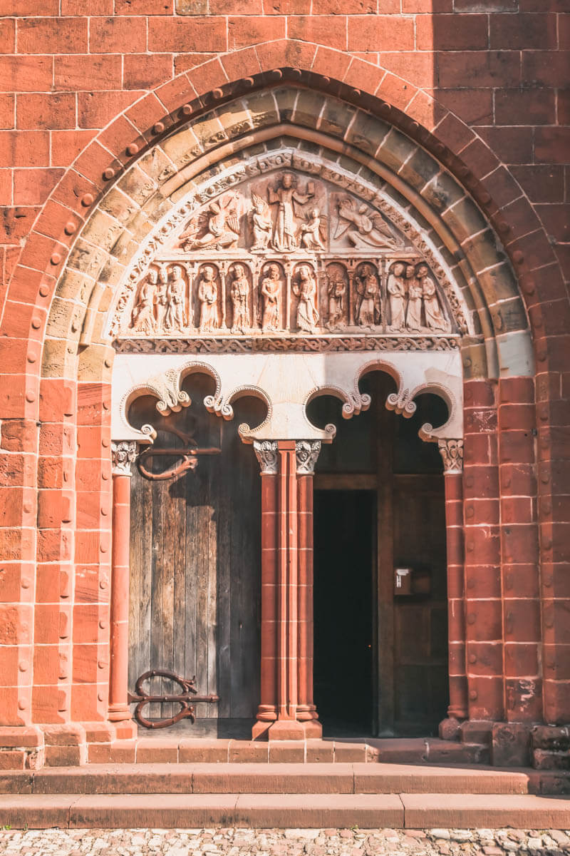 Collonges-la-Rouge-porta