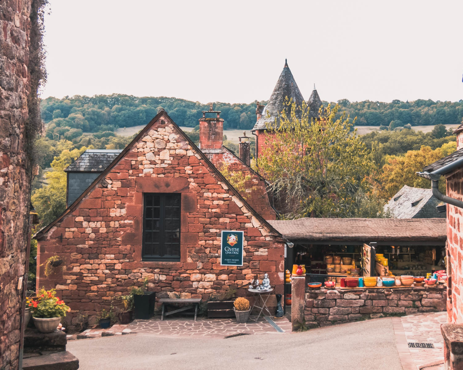 Collonges-la-Rouge-shops