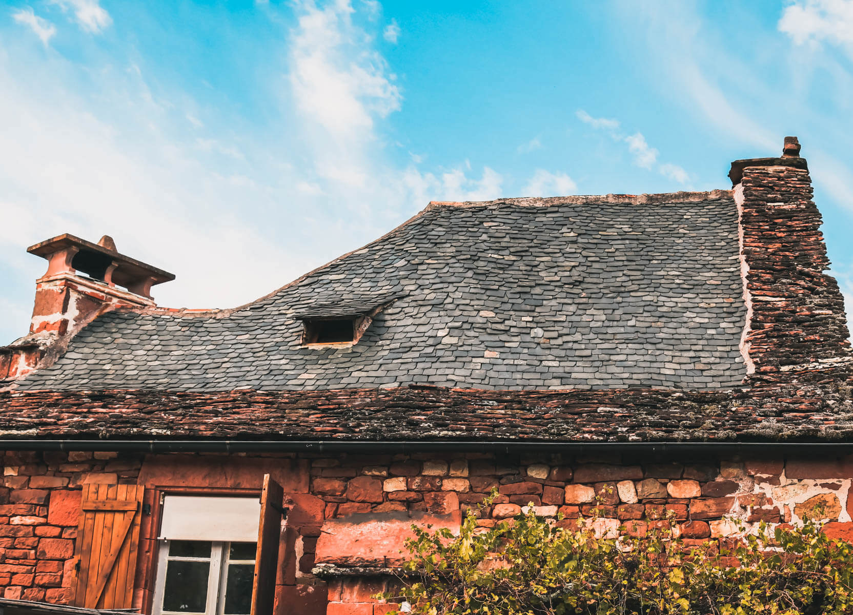 Collonges-la-Rouge-telhado